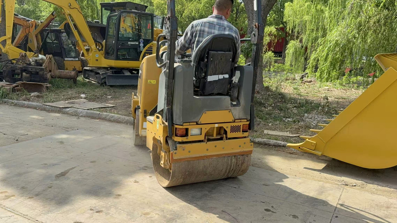 CATERPILLAR CB14B - Rul: foto 2 CATERPILLAR CB14B - Rul: foto 2