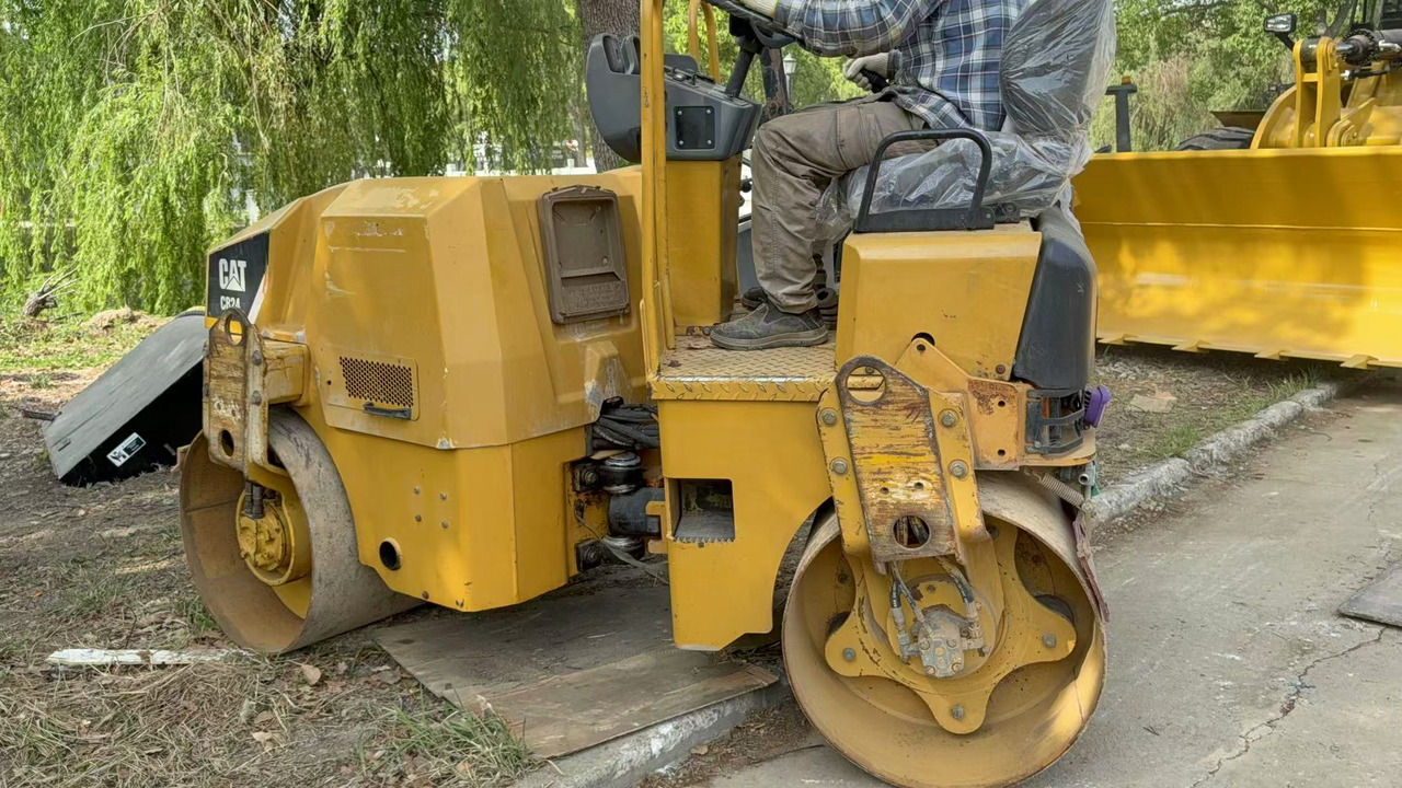 CATERPILLAR CB24B - Rul: foto 2 CATERPILLAR CB24B - Rul: foto 2