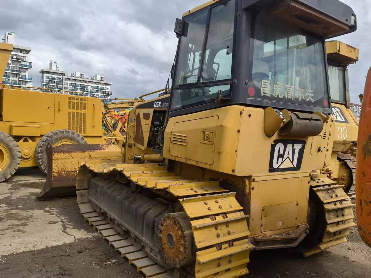 CATERPILLAR D5K LGP - Ekskavator: foto 2 CATERPILLAR D5K LGP - Ekskavator: foto 2