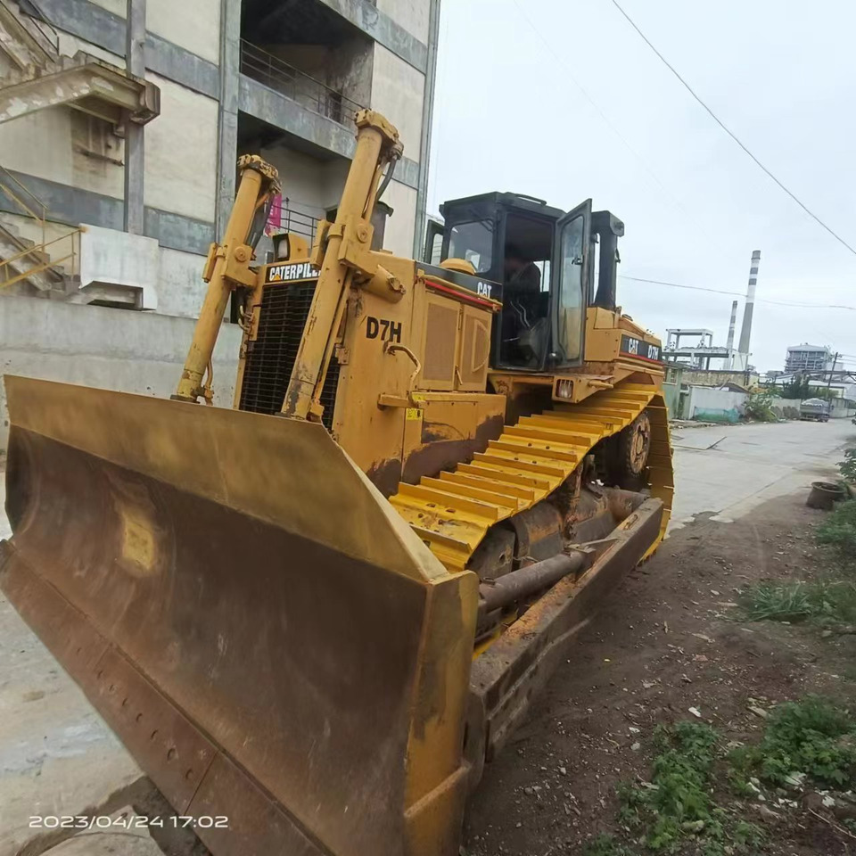 CATERPILLAR D7H - Buldozer: foto 1 CATERPILLAR D7H - Buldozer: foto 1