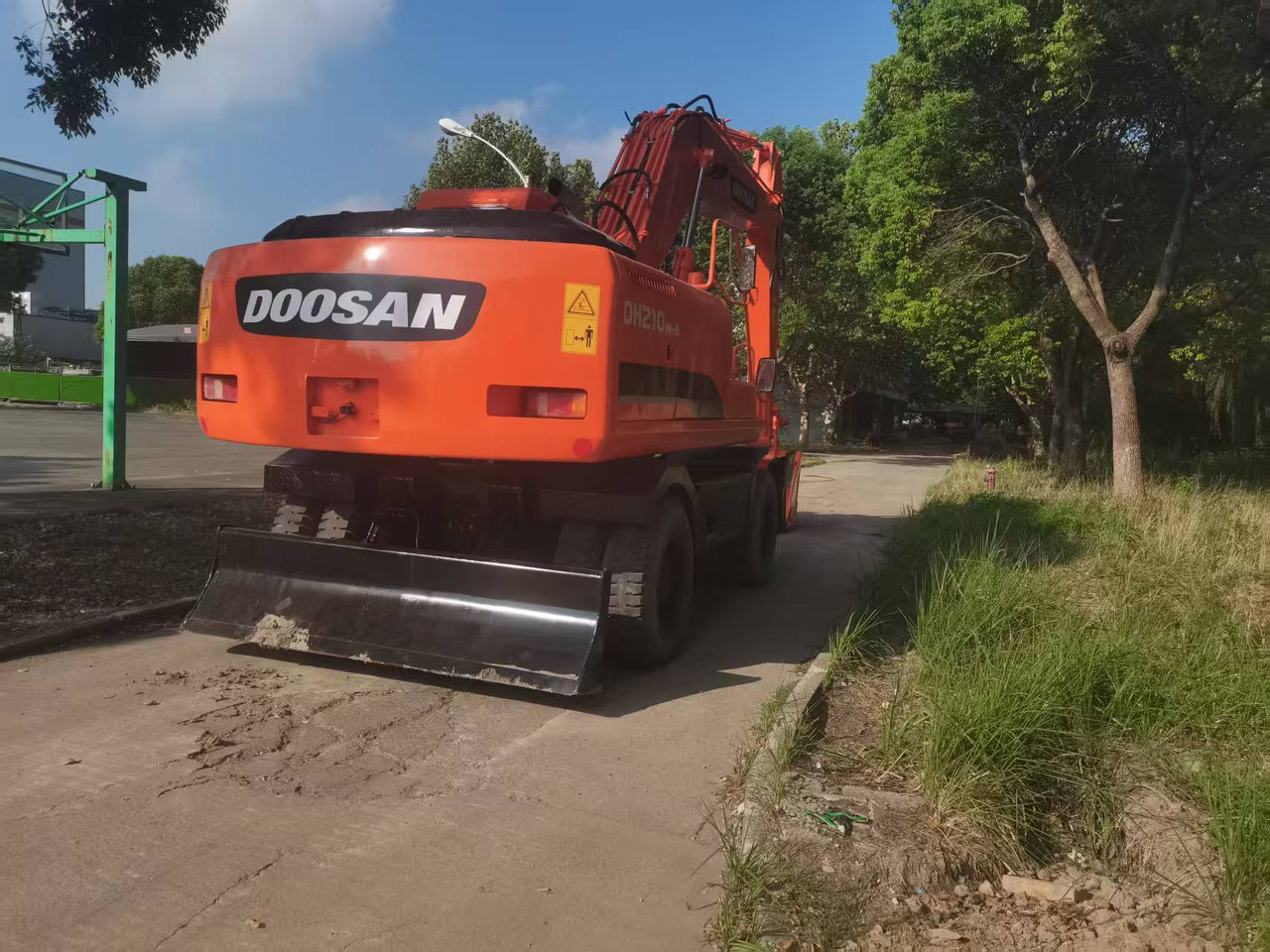 DOOSAN DH210W-9C - Ekskavator me goma: foto 4 DOOSAN DH210W-9C - Ekskavator me goma: foto 4