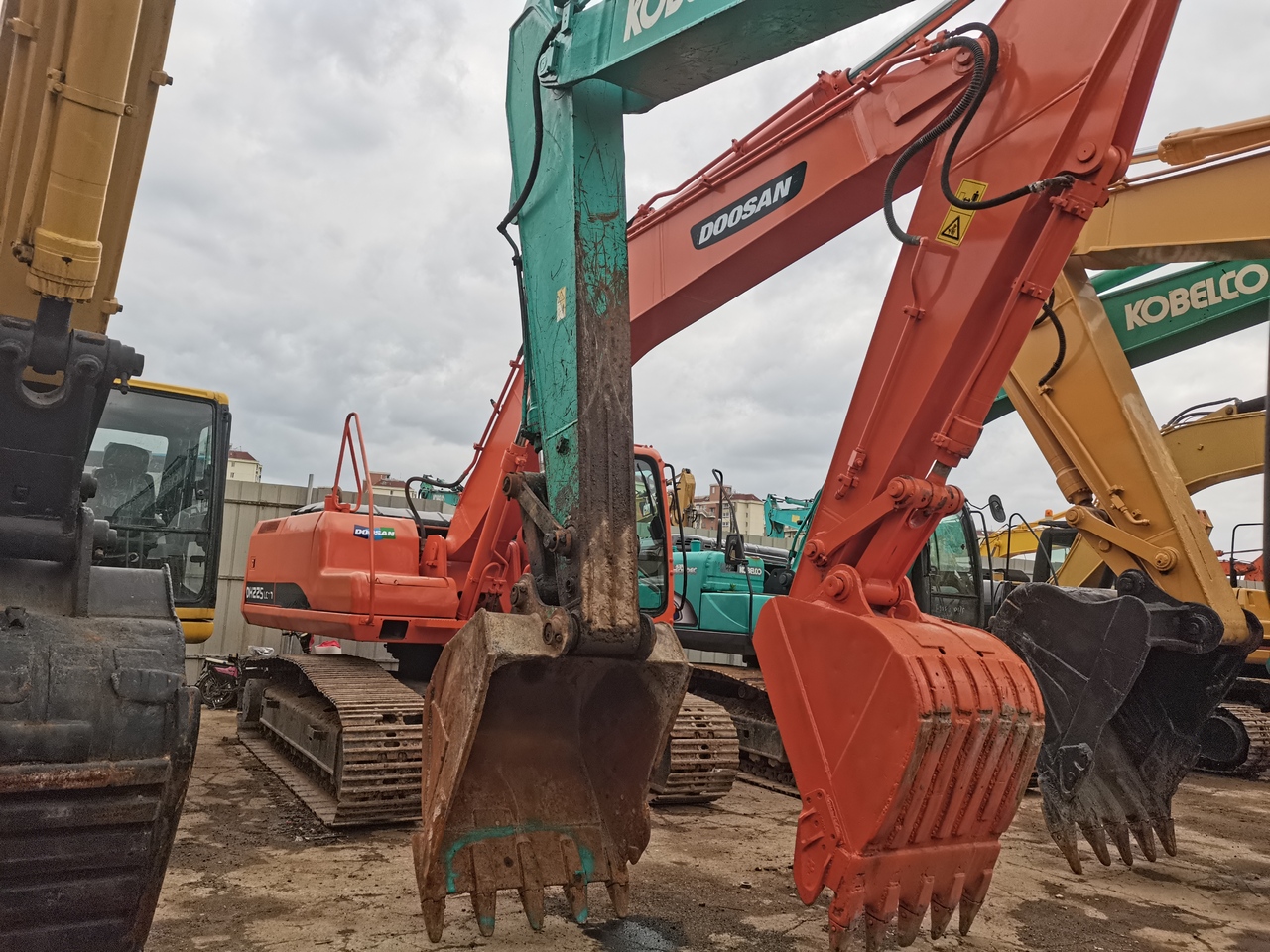 DOOSAN DH225LC-7 - Ekskavator me zinxhirë: foto 4 DOOSAN DH225LC-7 - Ekskavator me zinxhirë: foto 4