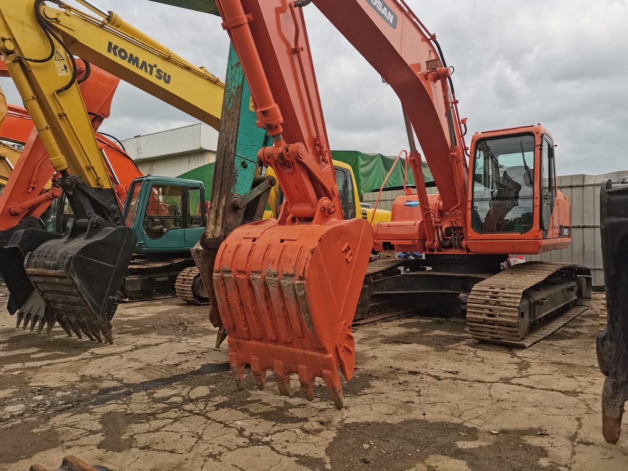DOOSAN DH225LC-7 - Ekskavator me zinxhirë: foto 3 DOOSAN DH225LC-7 - Ekskavator me zinxhirë: foto 3