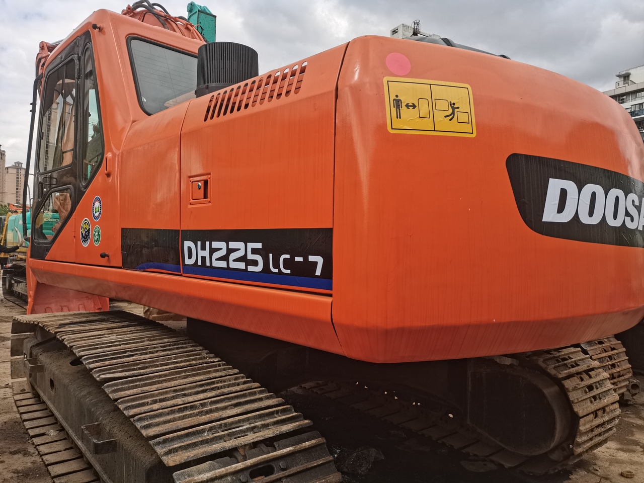 DOOSAN DH225LC-7 - Ekskavator me zinxhirë: foto 2 DOOSAN DH225LC-7 - Ekskavator me zinxhirë: foto 2