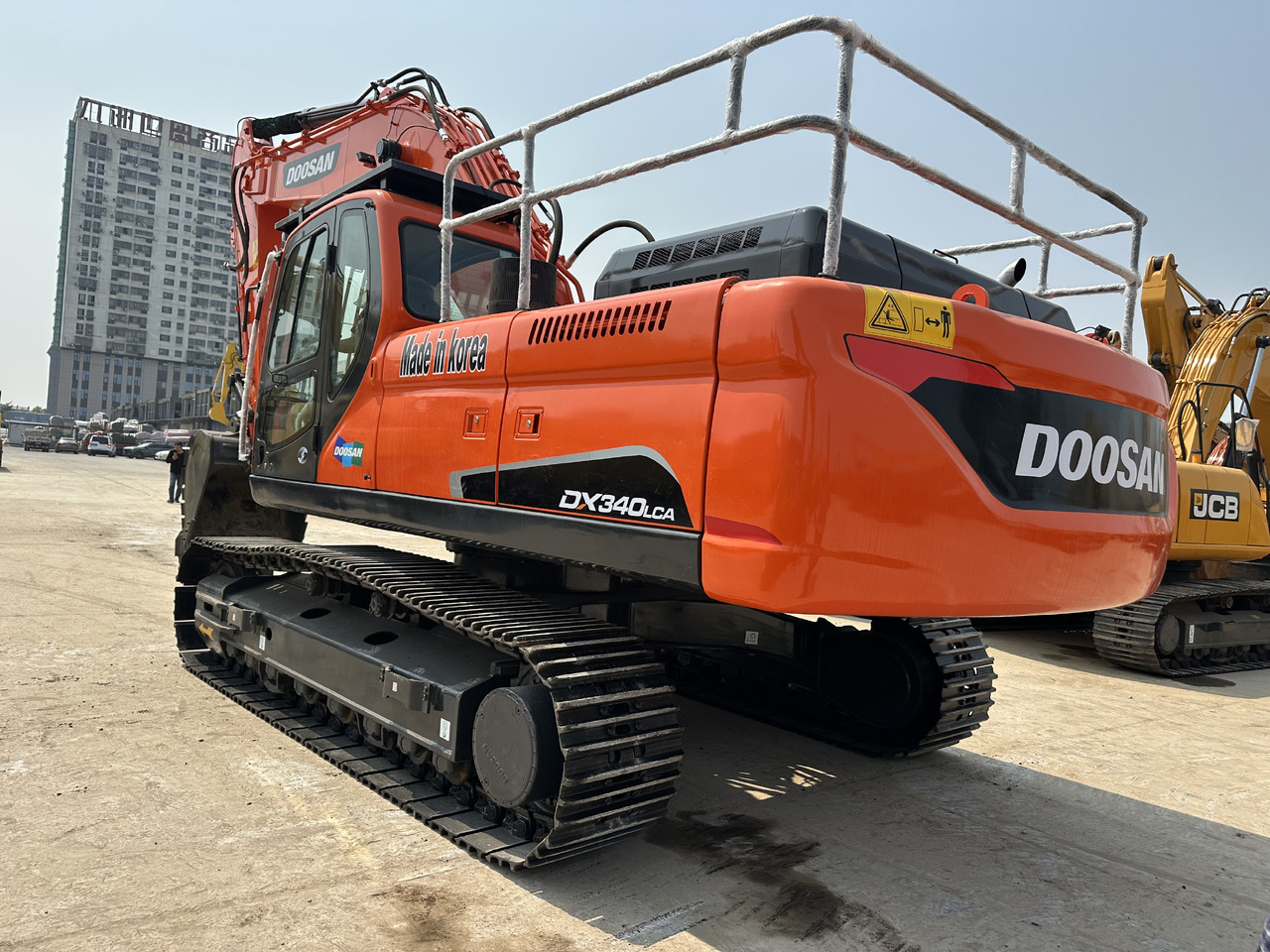 DOOSAN DX340LCA - Ekskavator me zinxhirë: foto 3 DOOSAN DX340LCA - Ekskavator me zinxhirë: foto 3