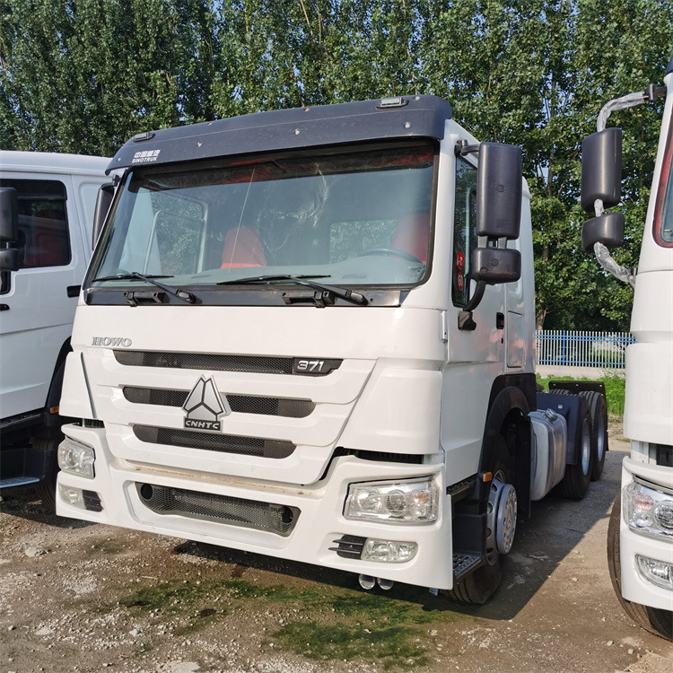 HOWO 6x4 371hp tractor - Gjysmë-kamion: foto 4 HOWO 6x4 371hp tractor - Gjysmë-kamion: foto 4