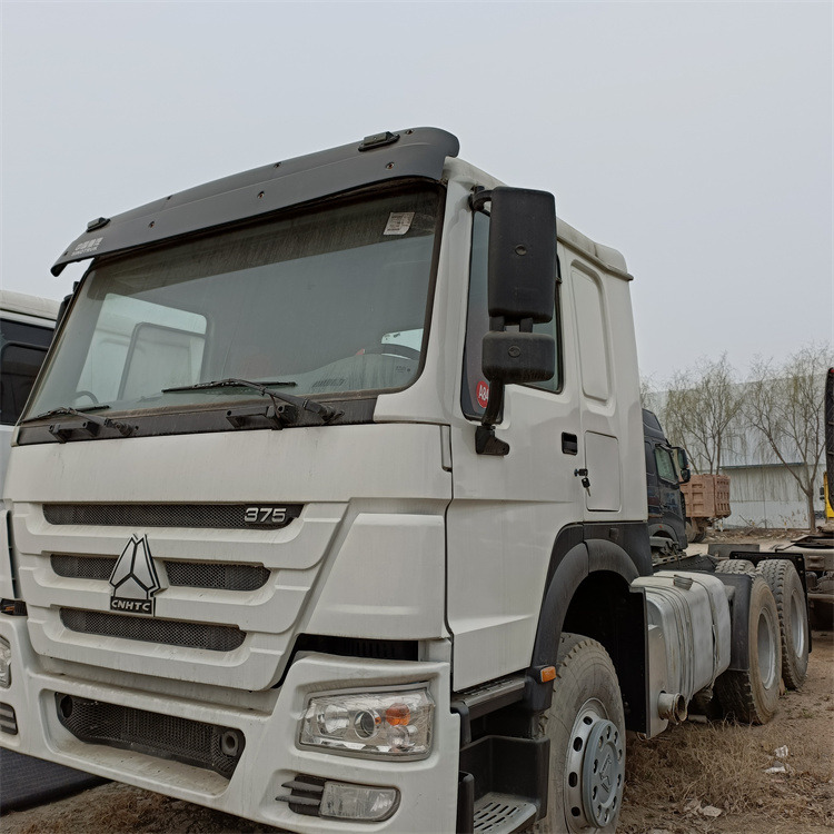 HOWO 6x4 375hp tractor - Gjysmë-kamion: foto 2 HOWO 6x4 375hp tractor - Gjysmë-kamion: foto 2