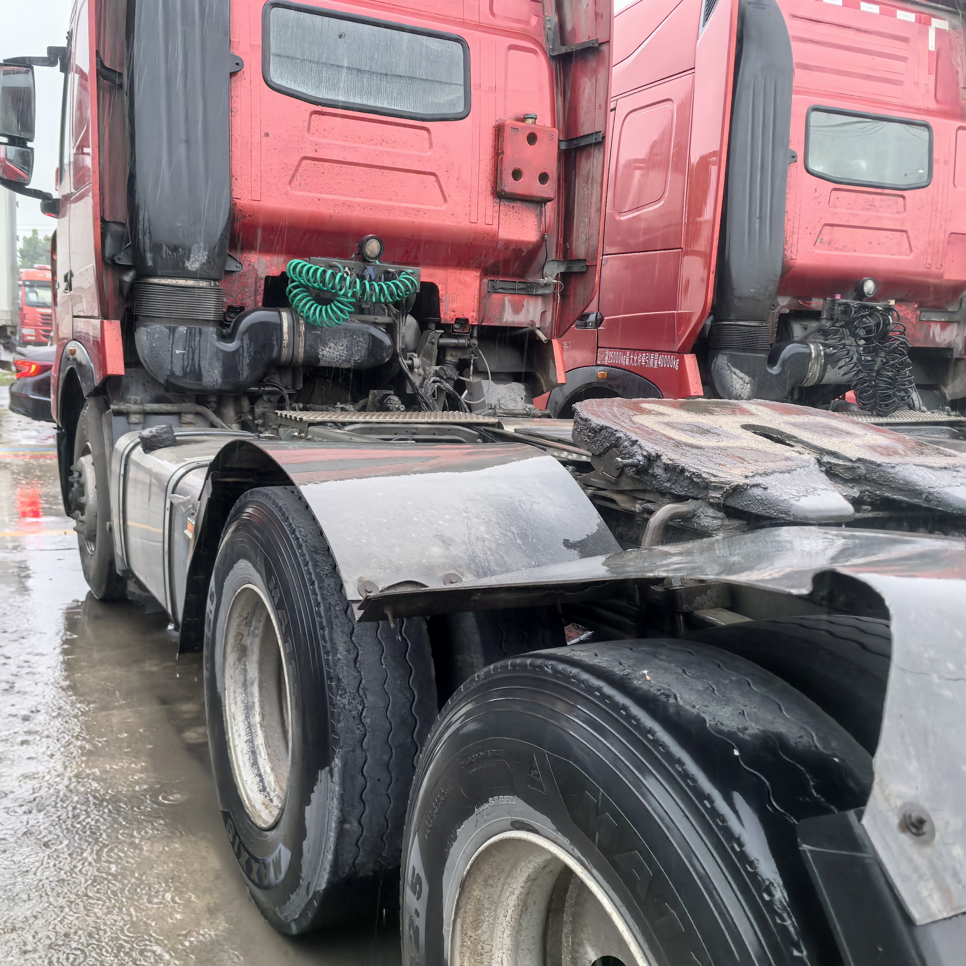 SINOTRUK HOWO T7H 440 6X4 - Gjysmë-kamion: foto 4 SINOTRUK HOWO T7H 440 6X4 - Gjysmë-kamion: foto 4