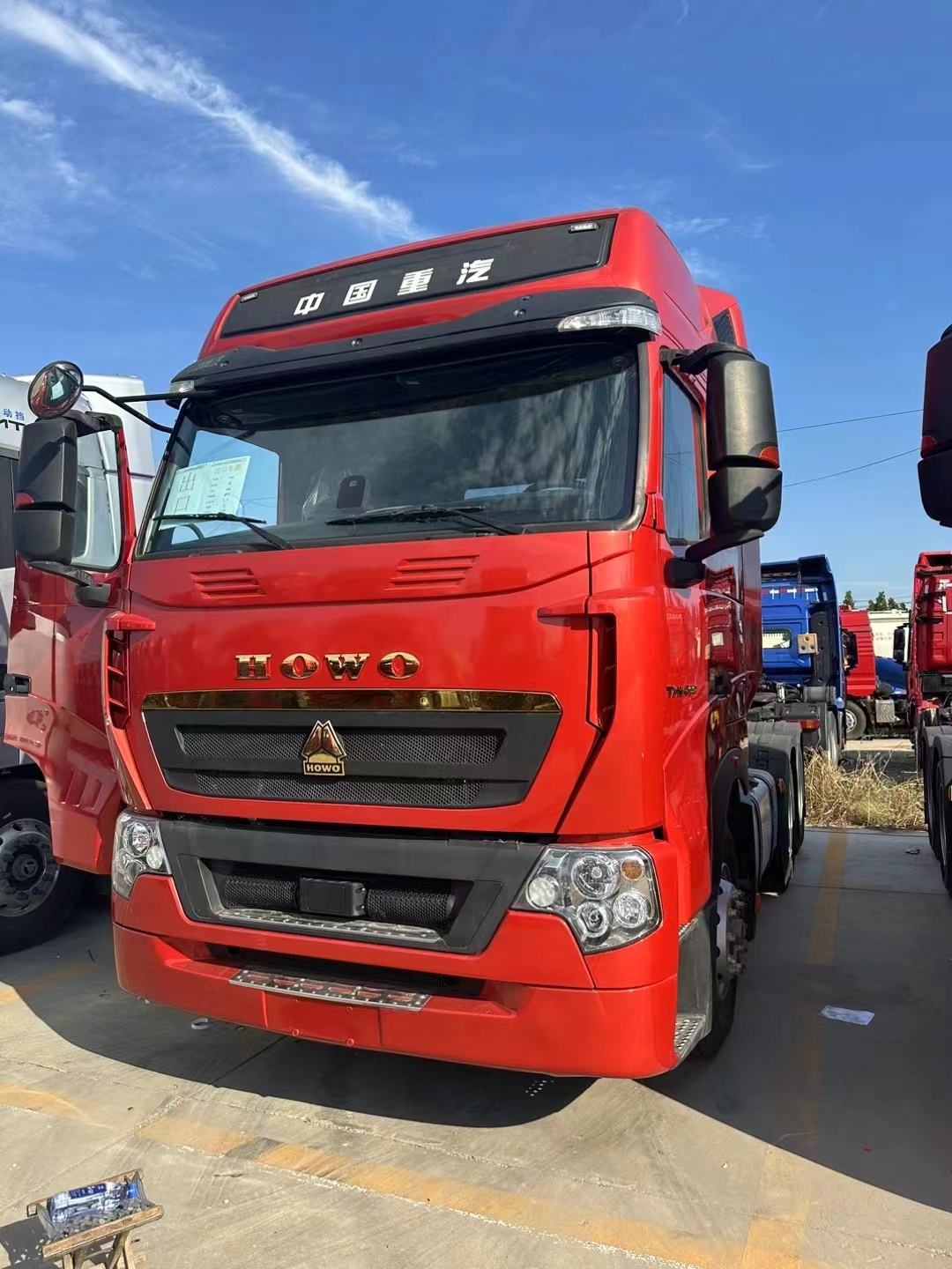 SINOTRUK HOWO T7H 460 6X4 - Gjysmë-kamion: foto 1 SINOTRUK HOWO T7H 460 6X4 - Gjysmë-kamion: foto 1