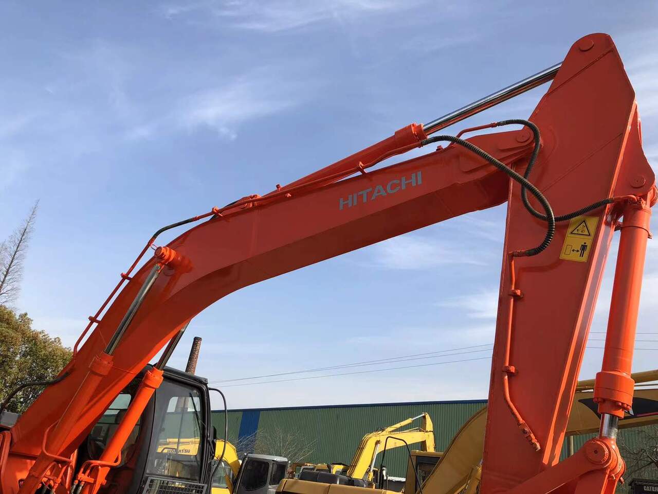 HITACHI ZX240 - Ekskavator me zinxhirë: foto 4 HITACHI ZX240 - Ekskavator me zinxhirë: foto 4