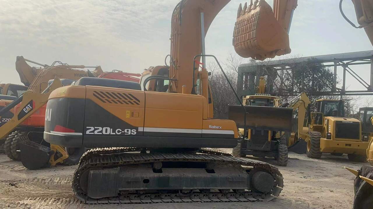 HYUNDAI 220LC-9S - Ekskavator me zinxhirë: foto 1 HYUNDAI 220LC-9S - Ekskavator me zinxhirë: foto 1