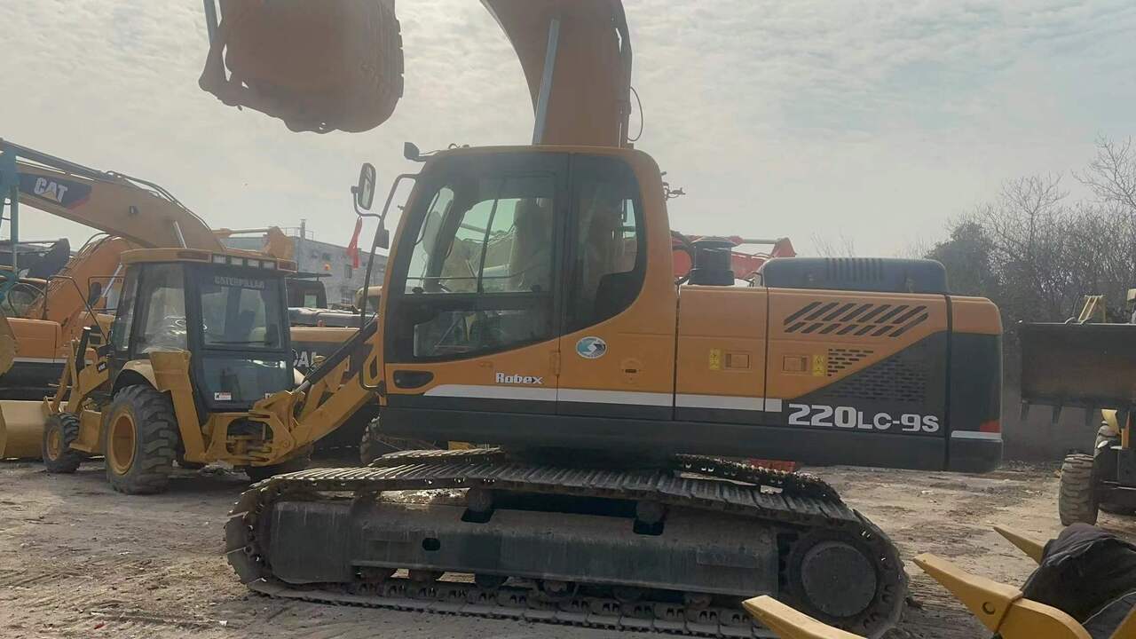 HYUNDAI 220LC-9S - Ekskavator me zinxhirë: foto 3 HYUNDAI 220LC-9S - Ekskavator me zinxhirë: foto 3