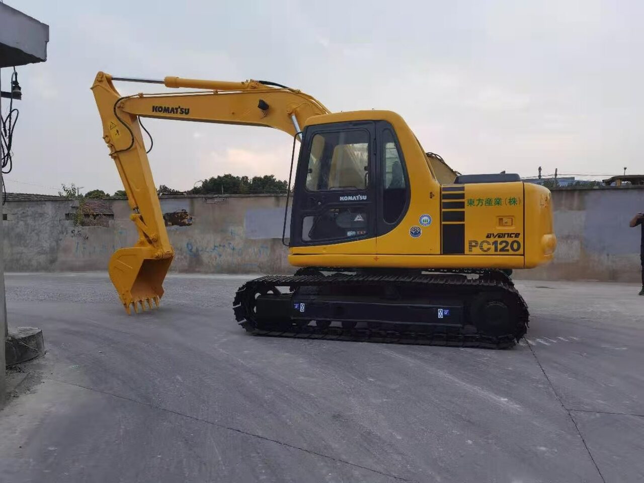 KOMATSU PC120-6 - Ekskavator me zinxhirë: foto 2 KOMATSU PC120-6 - Ekskavator me zinxhirë: foto 2