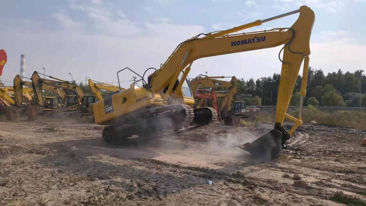 KOMATSU PC220-7 - Ekskavator me zinxhirë: foto 5 KOMATSU PC220-7 - Ekskavator me zinxhirë: foto 5