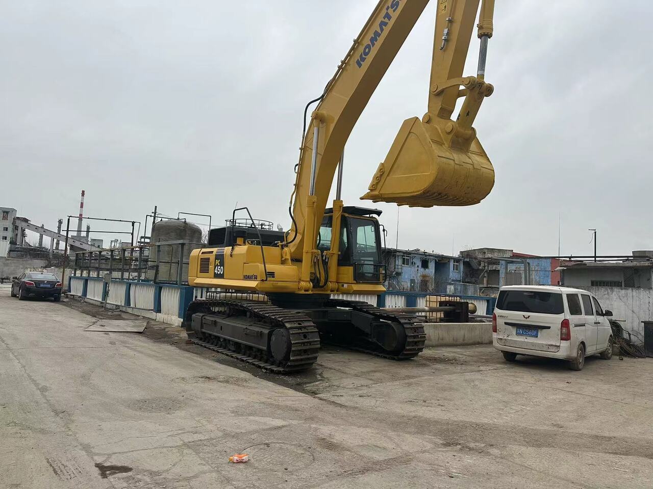 KOMATSU PC450-8 - Ekskavator me zinxhirë: foto 3 KOMATSU PC450-8 - Ekskavator me zinxhirë: foto 3