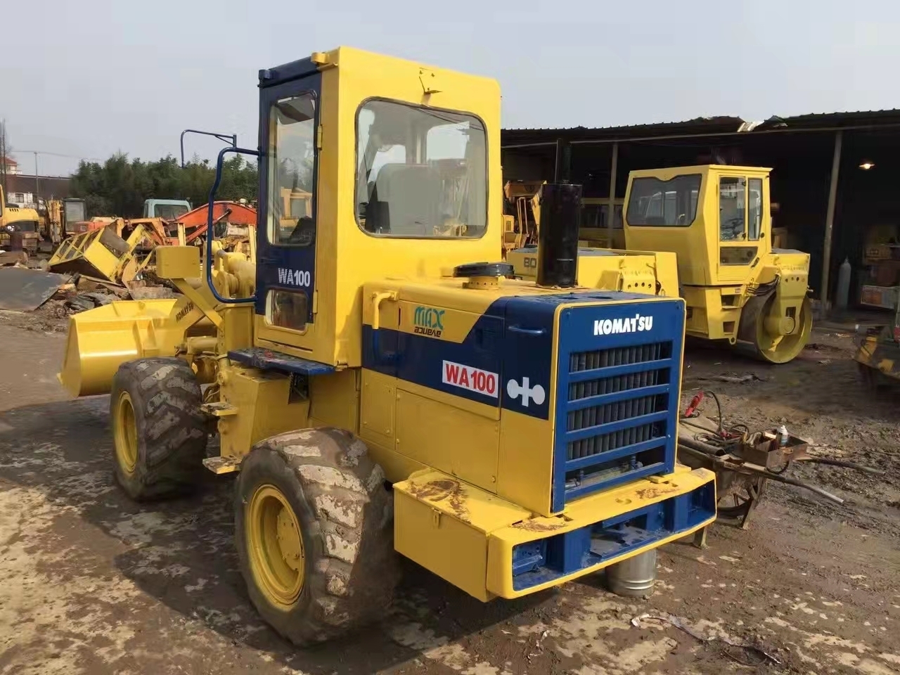 KOMATSU WA100 - Fadrom me goma: foto 1 KOMATSU WA100 - Fadrom me goma: foto 1
