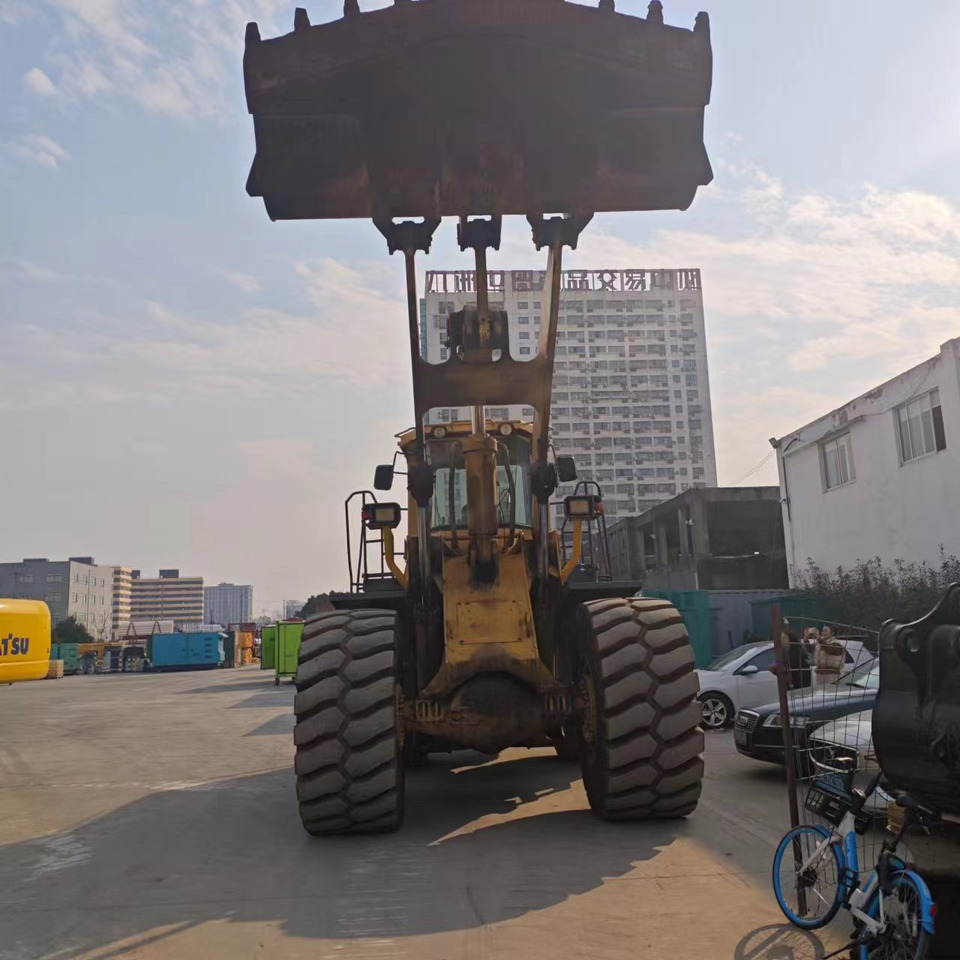 KOMATSU WA600-3 - Fadrom me goma: foto 3 KOMATSU WA600-3 - Fadrom me goma: foto 3