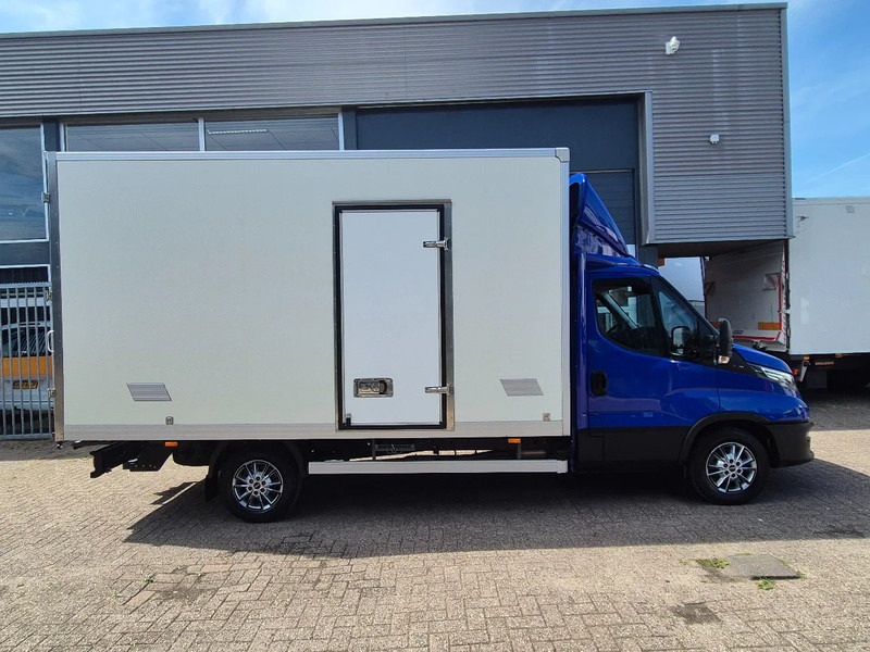 Iveco Daily 35S18 3.0D Koffer/ Xenon/ Airco - Kamioncine me kontinier: foto 2 Iveco Daily 35S18 3.0D Koffer/ Xenon/ Airco - Kamioncine me kontinier: foto 2