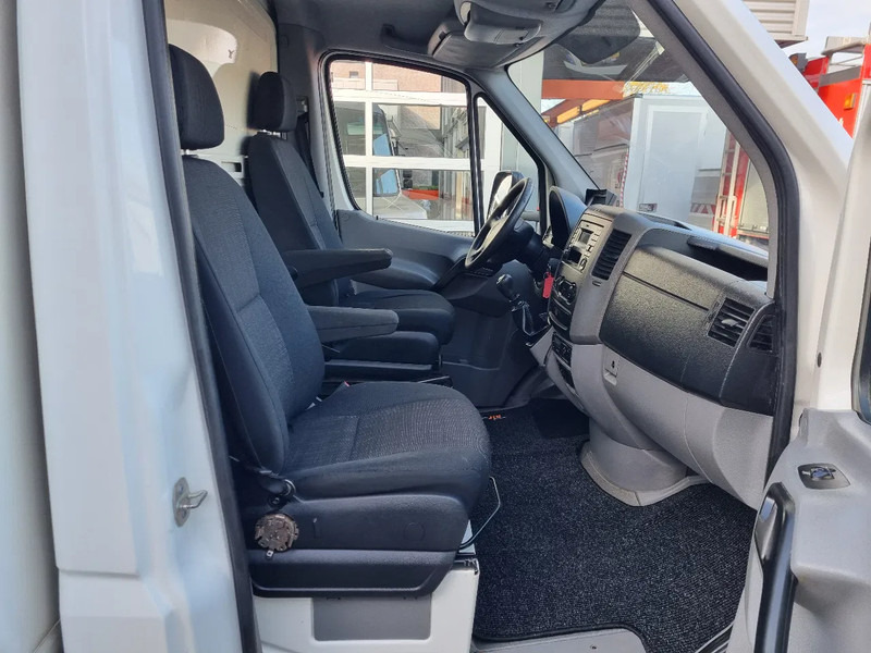Kamioncine me kontinier Mercedes-Benz Sprinter 513 CDI Koffer 21kub 130 pk Euro 5B GVW 5000 KG: foto 8 Kamioncine me kontinier Mercedes-Benz Sprinter 513 CDI Koffer 21kub 130 pk Euro 5B GVW 5000 KG: foto 8