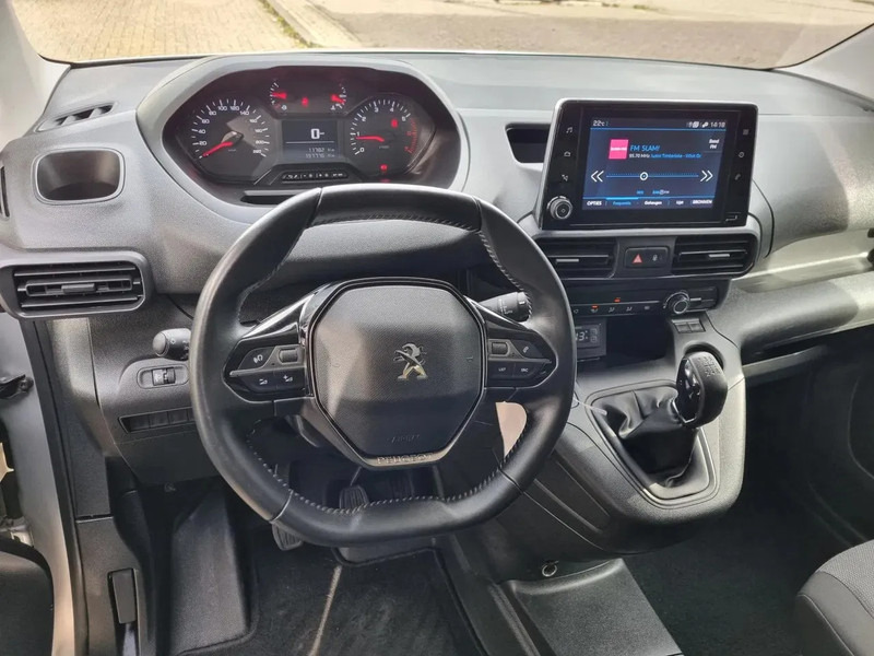 Interior photo 2: Furgon frigorifer Peugeot Partner 1.5 HDI/ Koelwagen/ Airco/ Navi