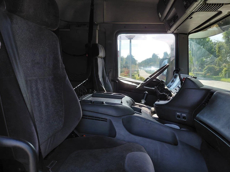 Scania P124-420 MANUAL + RETARDER !!!! 2 PIPES !!!! - Gjysmë-kamion: foto 4 Scania P124-420 MANUAL + RETARDER !!!! 2 PIPES !!!! - Gjysmë-kamion: foto 4