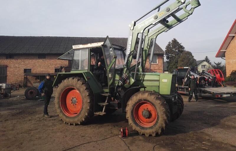 Metal-Technik FENDT 311 - Ngarkues ballor për traktor: foto 2 Metal-Technik FENDT 311 - Ngarkues ballor për traktor: foto 2