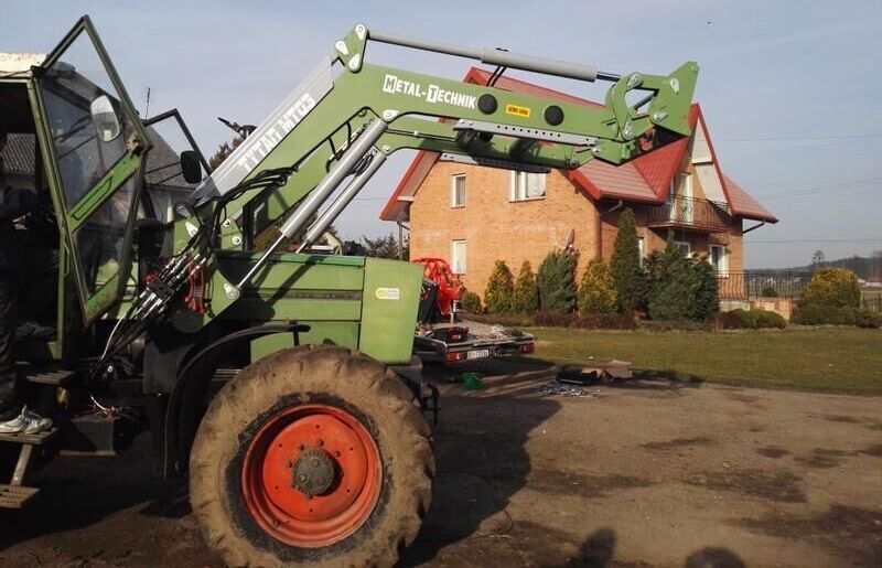 Metal-Technik Frontlader für FENDT 312 LSA / Ładowacz czołowy do FENDT 312 LSA - Ngarkues ballor për traktor: foto 4 Metal-Technik Frontlader für FENDT 312 LSA / Ładowacz czołowy do FENDT 312 LSA - Ngarkues ballor për traktor: foto 4