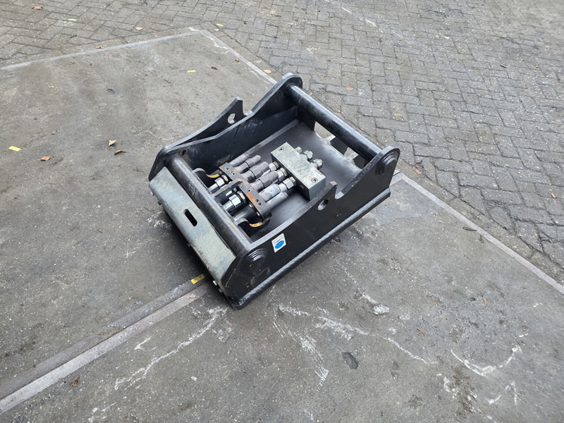 Oilquick kopplaat oq70/55 adaptor plate oilquick 70 55 steelwrist - Bashkues i shpejtë për Makineri ndërtimi: foto 4 Oilquick kopplaat oq70/55 adaptor plate oilquick 70 55 steelwrist - Bashkues i shpejtë për Makineri ndërtimi: foto 4