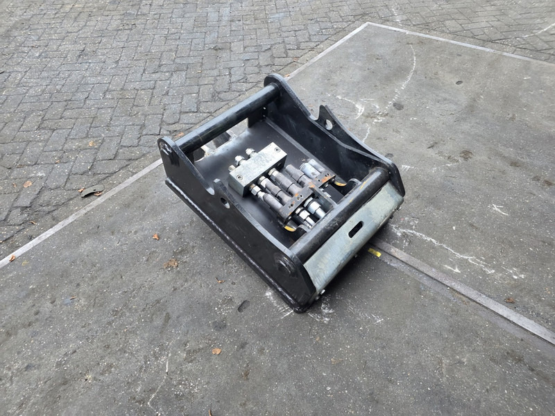 Oilquick kopplaat oq70/55 adaptor plate oilquick 70 55 steelwrist - Bashkues i shpejtë për Makineri ndërtimi: foto 3 Oilquick kopplaat oq70/55 adaptor plate oilquick 70 55 steelwrist - Bashkues i shpejtë për Makineri ndërtimi: foto 3