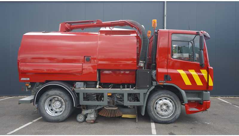DAF 65.180 ATI STREET SWEPER RH DRIVE MANUAL GARBOX 96.000KM - Makinë fshirëse për rrugët: foto 2 DAF 65.180 ATI STREET SWEPER RH DRIVE MANUAL GARBOX 96.000KM - Makinë fshirëse për rrugët: foto 2