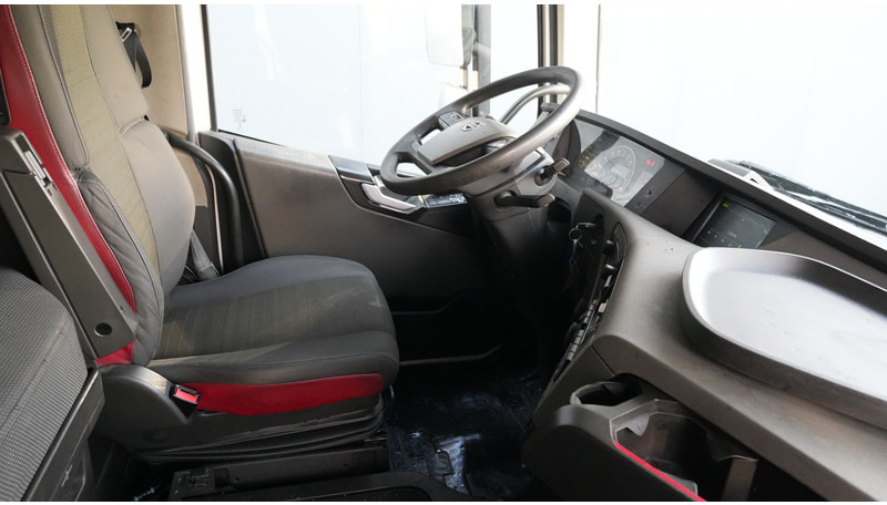 Volvo FH 420 6X2 ADR 881.000KM - Gjysmë-kamion: foto 5 Volvo FH 420 6X2 ADR 881.000KM - Gjysmë-kamion: foto 5