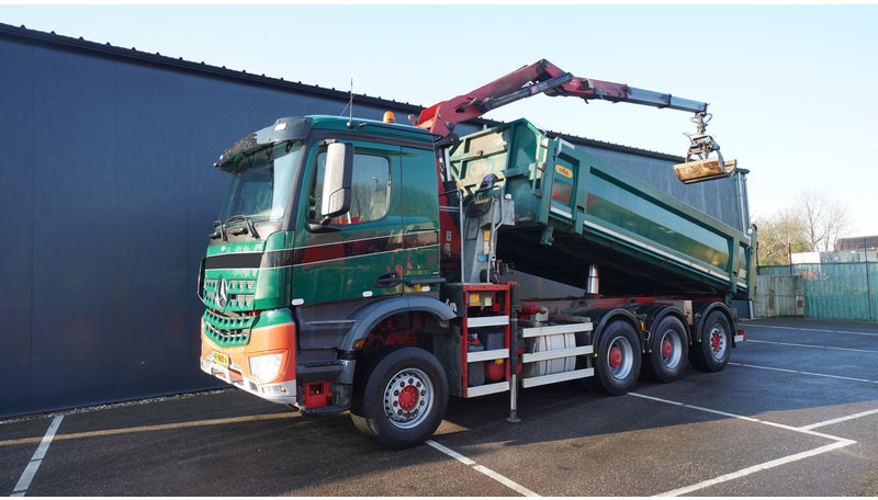 Mercedes-Benz AROCS 3542 8X4 2 SIDE TIPPER WITH HMF Z 1943 CRANE 407.000KM - Kamion me vinç: foto 2 Mercedes-Benz AROCS 3542 8X4 2 SIDE TIPPER WITH HMF Z 1943 CRANE 407.000KM - Kamion me vinç: foto 2