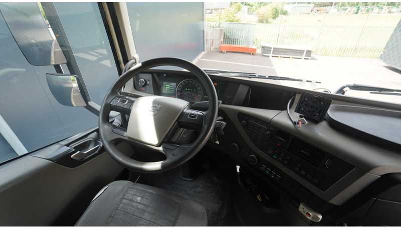 Volvo FH 460 8X2 20 FT CONTAINER TRANSPORT TRUCK - Transportjer kontejnerësh/ Kamion me karroceri të çmontueshme: foto 5 Volvo FH 460 8X2 20 FT CONTAINER TRANSPORT TRUCK - Transportjer kontejnerësh/ Kamion me karroceri të çmontueshme: foto 5