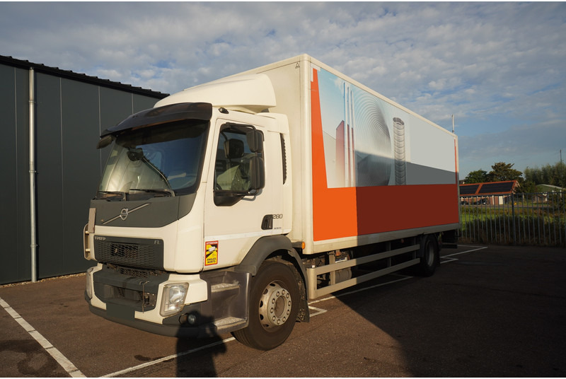 Volvo FL 280 CLOSED BOX BROKEN ENGINE NOT DRIVABLE - Kamion vagonetë: foto 2 Volvo FL 280 CLOSED BOX BROKEN ENGINE NOT DRIVABLE - Kamion vagonetë: foto 2