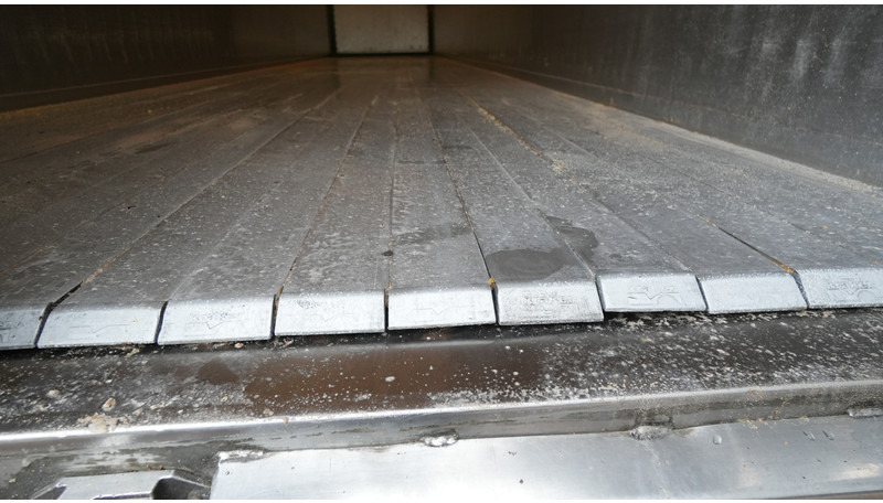 Kraker 3 AXLE WALKING FLOOR TRAILER - Gjysmë rimorkio me bazament të lëvizshëm: foto 5 Kraker 3 AXLE WALKING FLOOR TRAILER - Gjysmë rimorkio me bazament të lëvizshëm: foto 5