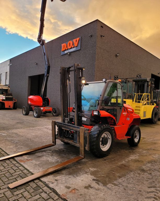 Manitou M30-2 - Pirun më naftë: foto 1 Manitou M30-2 - Pirun më naftë: foto 1