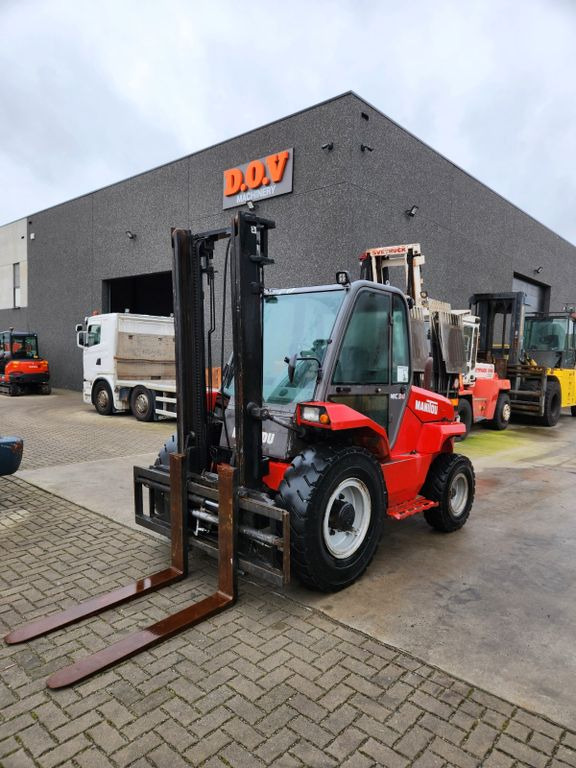 Manitou MC30 - Pirun më naftë: foto 1 Manitou MC30 - Pirun më naftë: foto 1