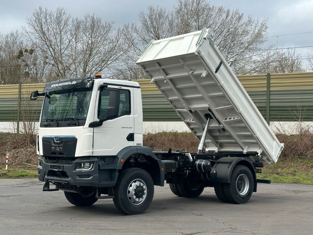 MAN TGM 18.320 4X4 Euro 6e Euromix 3-Seiten-Kipper - Kamion vetëshkarkues: foto 1 MAN TGM 18.320 4X4 Euro 6e Euromix 3-Seiten-Kipper - Kamion vetëshkarkues: foto 1