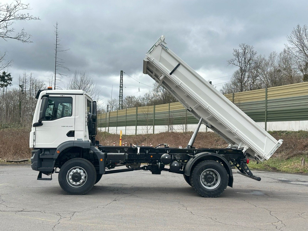 MAN TGM 18.320 4X4 Euro 6e Euromix 3-Seiten-Kipper - Kamion vetëshkarkues: foto 3 MAN TGM 18.320 4X4 Euro 6e Euromix 3-Seiten-Kipper - Kamion vetëshkarkues: foto 3