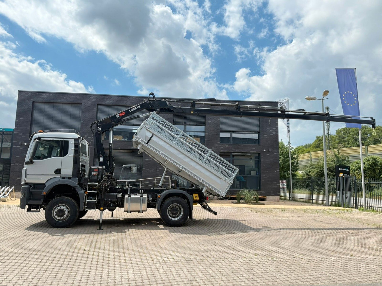 MAN TGS 18.400 TG3 4x4 Euro6e Hiab X-HiDuo 138DS-4 - Kamion vetëshkarkues, Kamion me vinç: foto 4 MAN TGS 18.400 TG3 4x4 Euro6e Hiab X-HiDuo 138DS-4 - Kamion vetëshkarkues, Kamion me vinç: foto 4