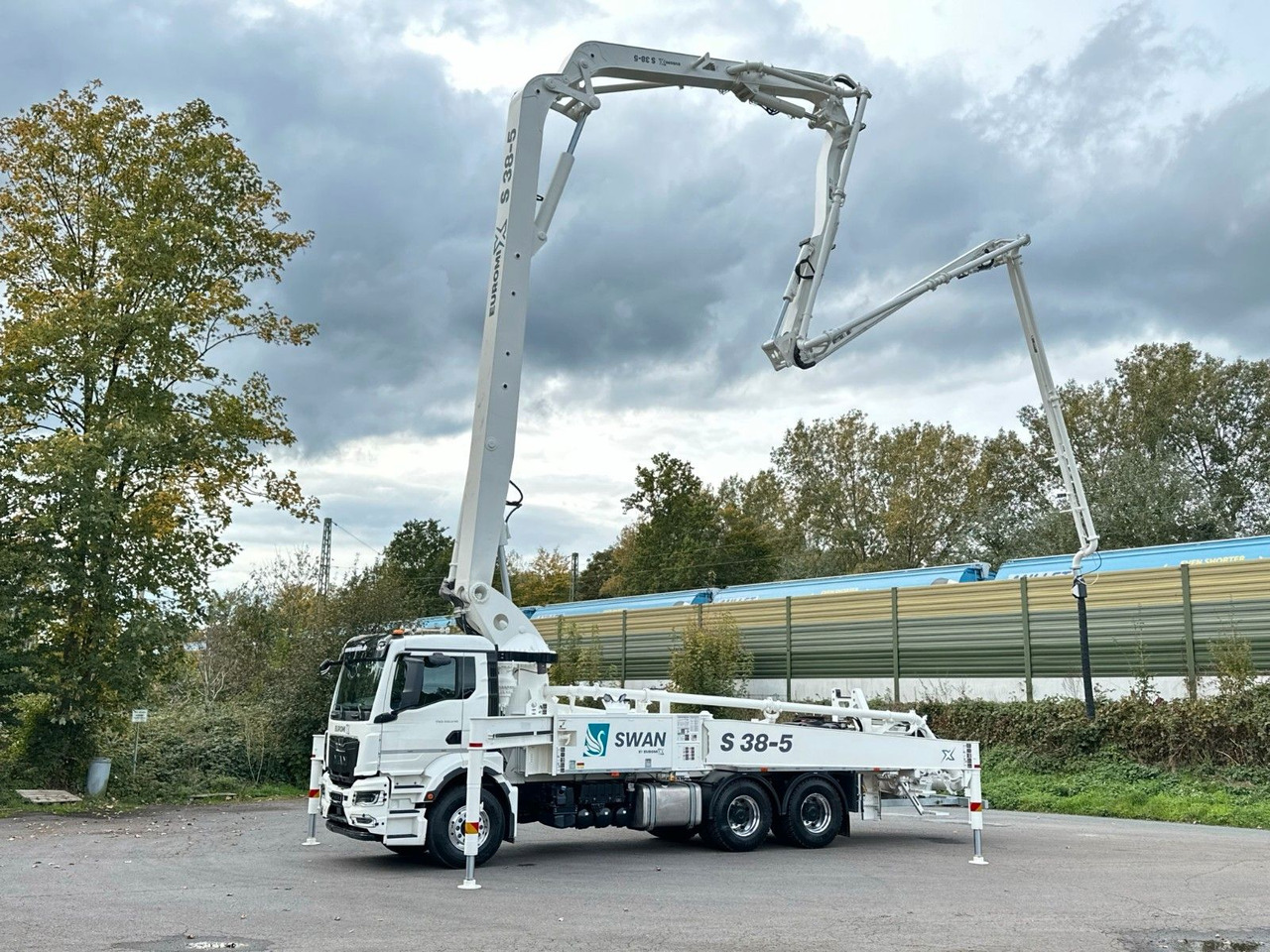 MAN TGS 26.510 6x4 SWAN TSP 38-5 160RZ ( 38m ) MAN TGS 26.510 6x4 SWAN TSP 38-5 160RZ ( 38m ) - Pompë betoni: foto 3 MAN TGS 26.510 6x4 SWAN TSP 38-5 160RZ ( 38m ) MAN TGS 26.510 6x4 SWAN TSP 38-5 160RZ ( 38m ) - Pompë betoni: foto 3