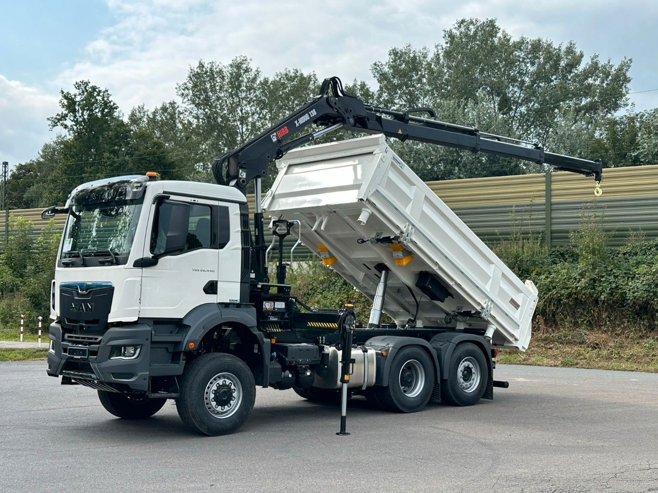MAN TGS 28.440 6x4-4/3-Seiten- Kipper / Hiab 138-3 - Kamion vetëshkarkues, Kamion me vinç: foto 1 MAN TGS 28.440 6x4-4/3-Seiten- Kipper / Hiab 138-3 - Kamion vetëshkarkues, Kamion me vinç: foto 1