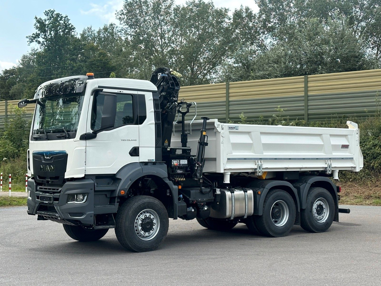 MAN TGS 28.440 6x4-4/3-Seiten- Kipper / Hiab 138-3 - Kamion vetëshkarkues, Kamion me vinç: foto 2 MAN TGS 28.440 6x4-4/3-Seiten- Kipper / Hiab 138-3 - Kamion vetëshkarkues, Kamion me vinç: foto 2