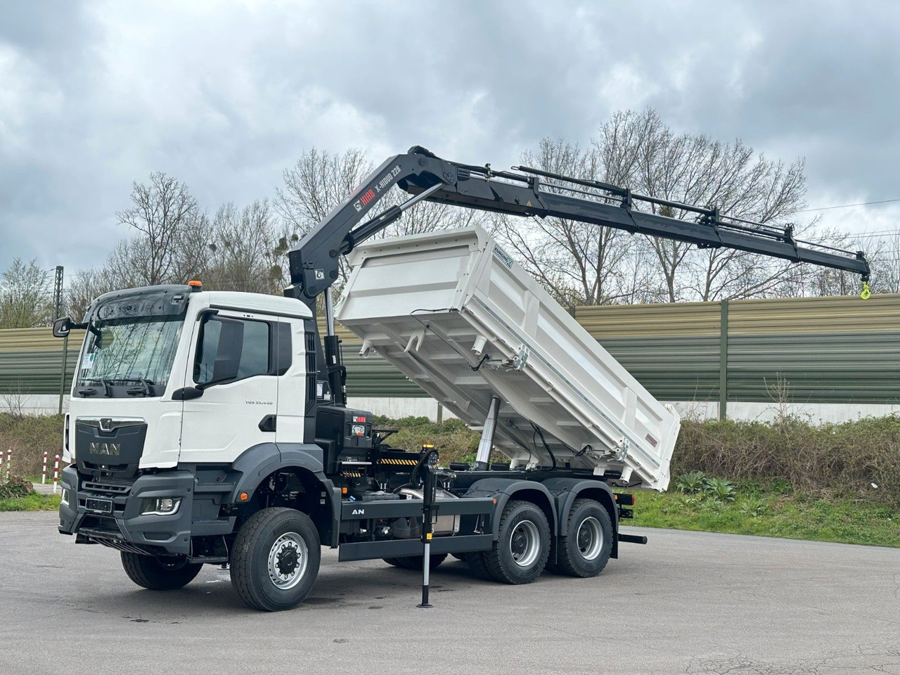 MAN TGS 33.440 6x6 /3-Seiten- Kipper / HIAB 228-4 - Kamion vetëshkarkues, Kamion me vinç: foto 1 MAN TGS 33.440 6x6 /3-Seiten- Kipper / HIAB 228-4 - Kamion vetëshkarkues, Kamion me vinç: foto 1