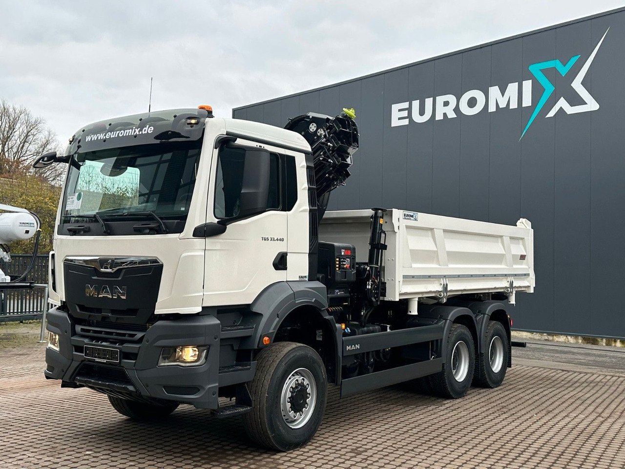 MAN TGS 33.440 6x6 /3-Seiten- Kipper / Kran HIAB 302 - Kamion vetëshkarkues, Kamion me vinç: foto 1 MAN TGS 33.440 6x6 /3-Seiten- Kipper / Kran HIAB 302 - Kamion vetëshkarkues, Kamion me vinç: foto 1