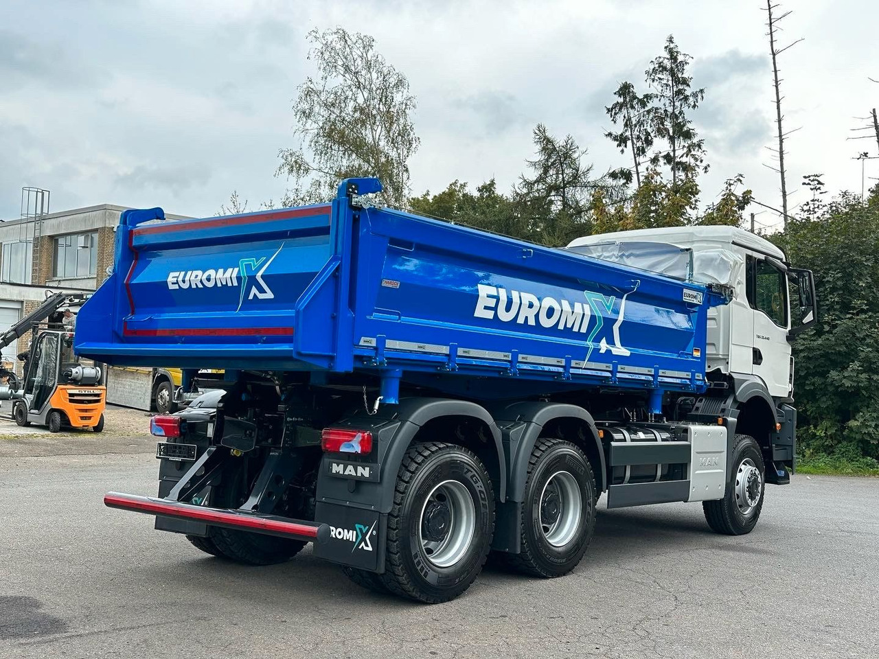 MAN TGS 33.440 6x6 /Euro6 3-Seiten-Kipper EuromixMTP - Kamion vetëshkarkues: foto 4 MAN TGS 33.440 6x6 /Euro6 3-Seiten-Kipper EuromixMTP - Kamion vetëshkarkues: foto 4