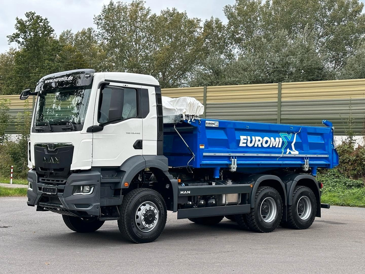 MAN TGS 33.440 6x6 /Euro6 3-Seiten-Kipper EuromixMTP - Kamion vetëshkarkues: foto 2 MAN TGS 33.440 6x6 /Euro6 3-Seiten-Kipper EuromixMTP - Kamion vetëshkarkues: foto 2