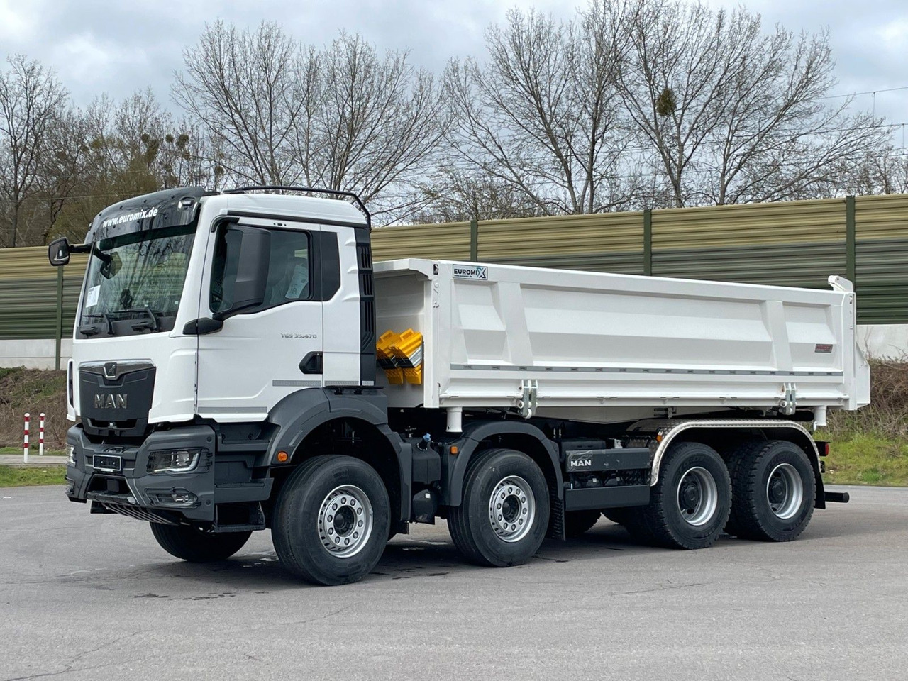 MAN TGS 35.520 8x4 EuromixMTP 3-Seiten-Kipper - Kamion vetëshkarkues: foto 2 MAN TGS 35.520 8x4 EuromixMTP 3-Seiten-Kipper - Kamion vetëshkarkues: foto 2