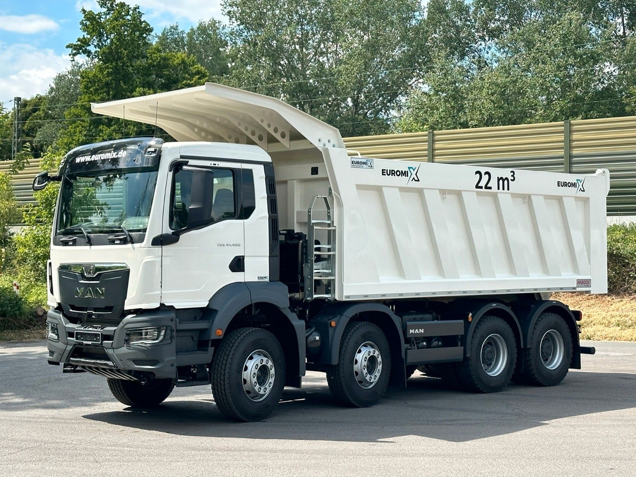 MAN TGS 41.400 8x4 / EUROMIX MTP 22m³/ Eckige Mulde - Kamion vetëshkarkues: foto 1 MAN TGS 41.400 8x4 / EUROMIX MTP 22m³/ Eckige Mulde - Kamion vetëshkarkues: foto 1