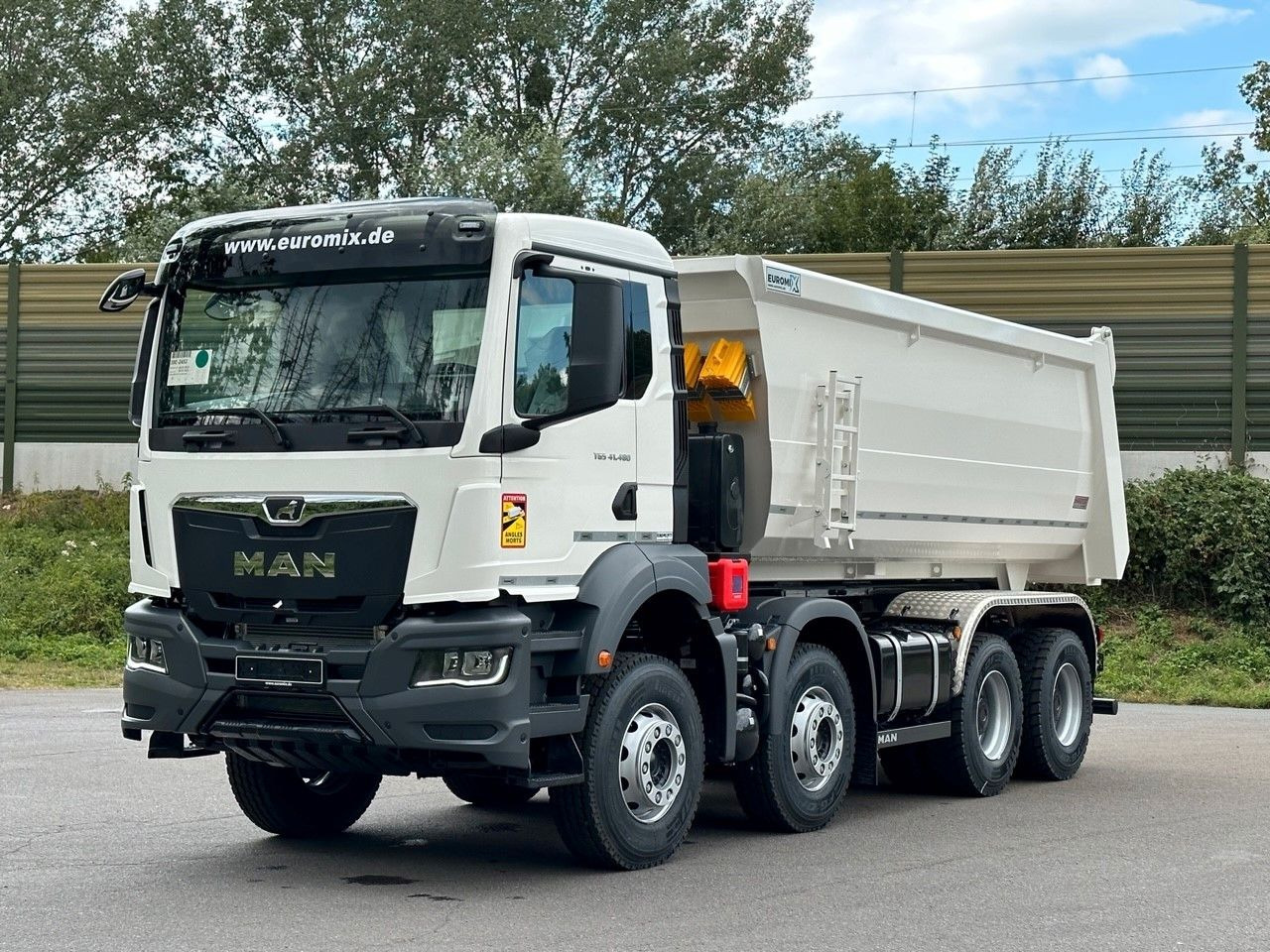 MAN TGS 41.440 8x4 EuromixMTP Mulden-Kipper - Kamion vetëshkarkues: foto 2 MAN TGS 41.440 8x4 EuromixMTP Mulden-Kipper - Kamion vetëshkarkues: foto 2